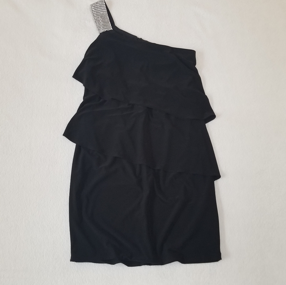 Medium Black One-Shoulder Cocktail Dress